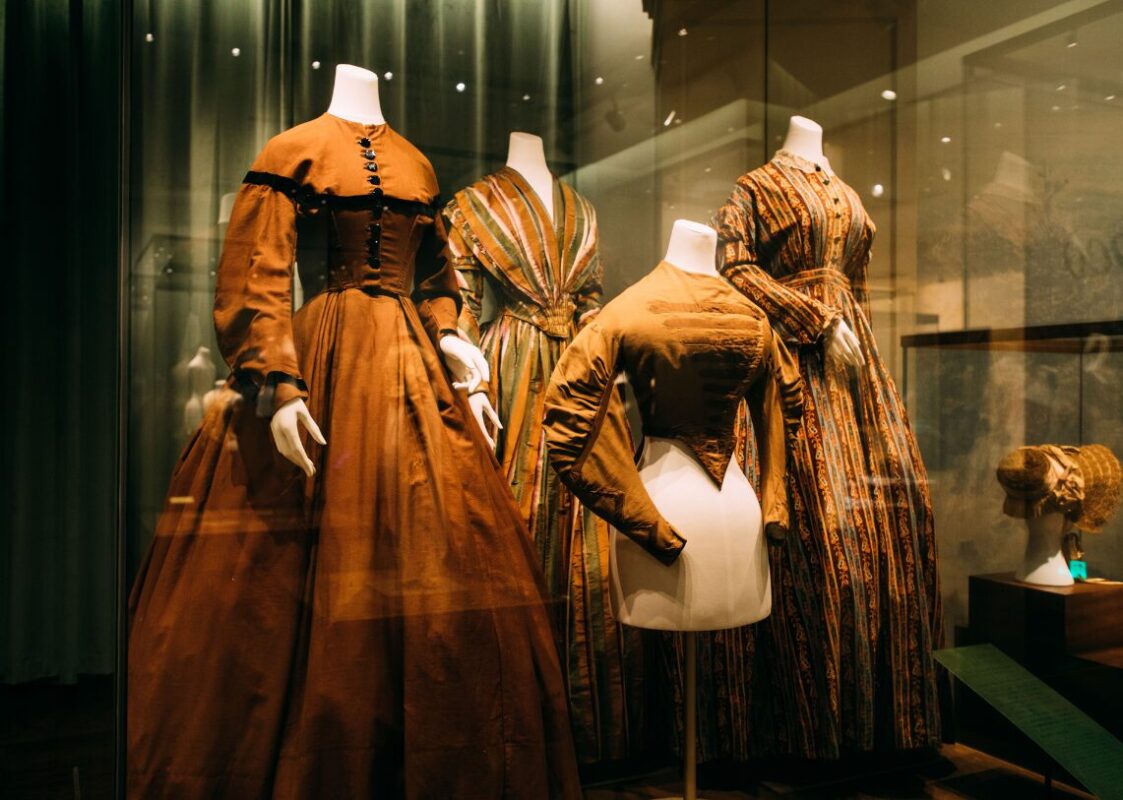 historical costumes for dropshipping